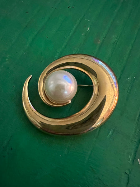 1980s LARGE GOLD AND PEARL BROOCH