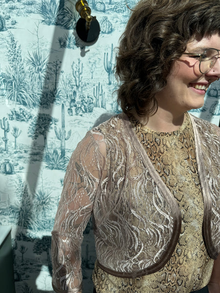 NINETIES CHESCA LATTE LACE BOLERO JACKET