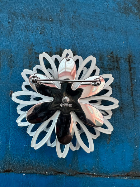 1960s SARAH COVENTRY WHITE AND SILVER METAL BROOCH