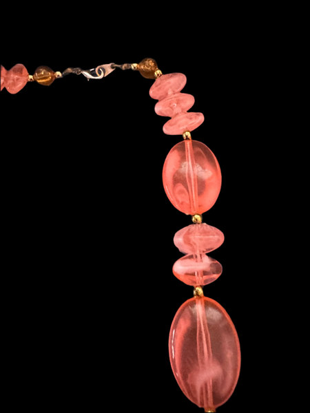 1960s CORAL PINK AND GOLD BEADS NECKLACE
