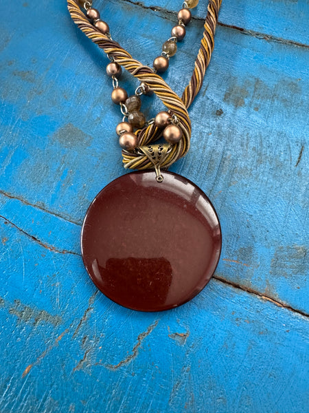 VINTAGE LEAVES DESIGN PENDANT NECKLACE