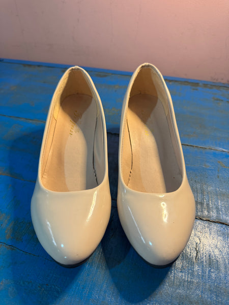 TOYAH BEIGE PATENT SHOES
