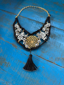 VINTAGE BLACK AND WHITE ZEBRA STYLE BEADS NECKLACE