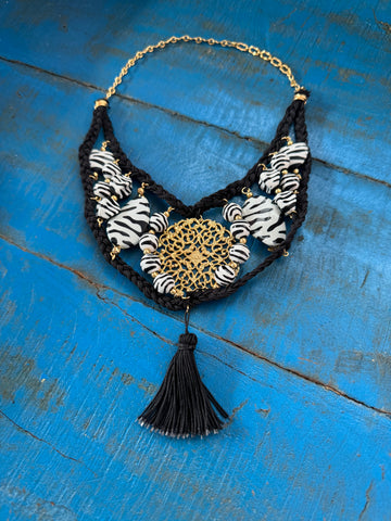 VINTAGE BLACK AND WHITE ZEBRA STYLE BEADS NECKLACE