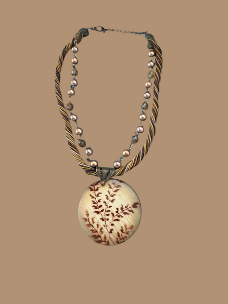 VINTAGE LEAVES DESIGN PENDANT NECKLACE