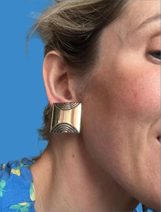 1970s VINTAGE GOLD METAL CLIP ON EARRINGS