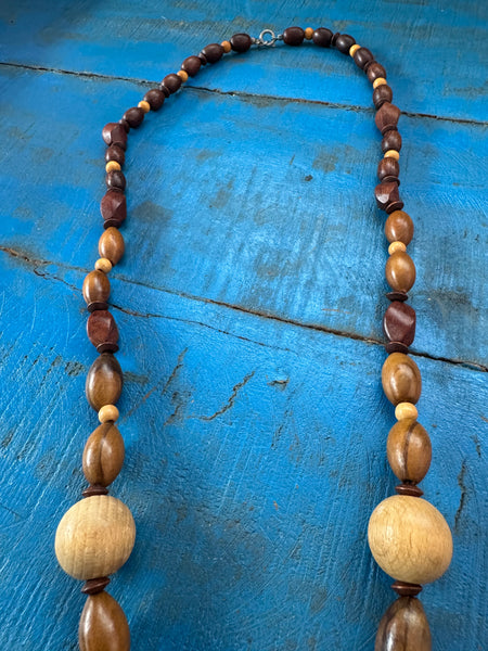 VINTAGE LONG NECKLACE WITH WOODEN BEADS
