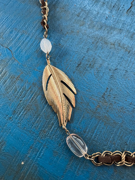 VINTAGE CHAIN LINK NECKLACE WITH GOLD FEATHERS