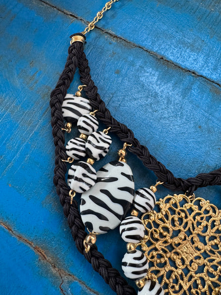 VINTAGE BLACK AND WHITE ZEBRA STYLE BEADS NECKLACE
