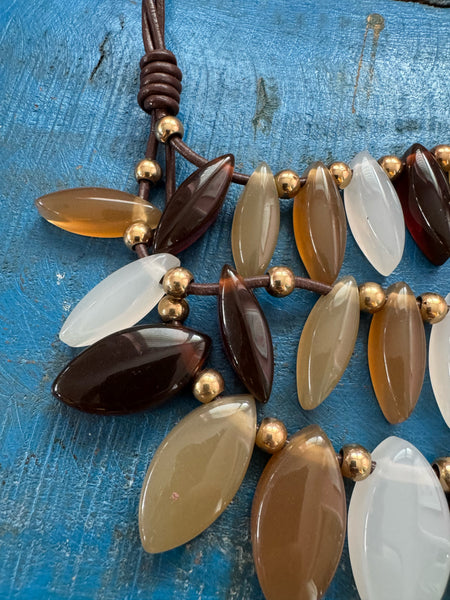 VINTAGE TRIPLE STRAND BROWNS AND WHITE LUCITE PENDANTS NECKLACE