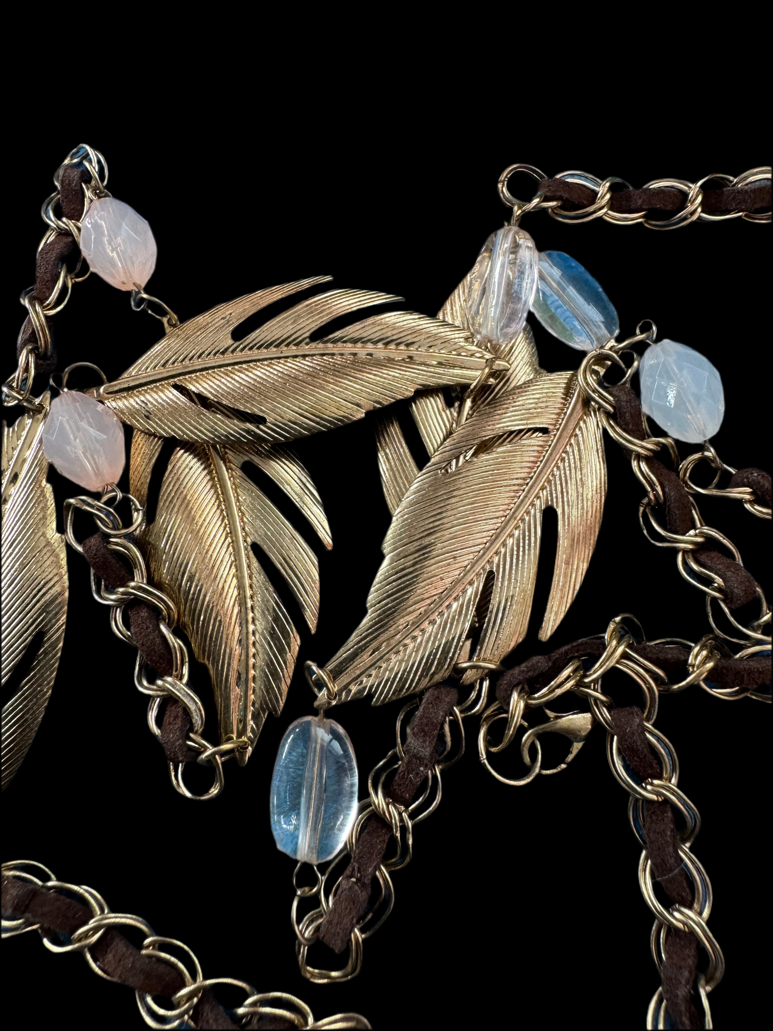 VINTAGE CHAIN LINK NECKLACE WITH GOLD FEATHERS