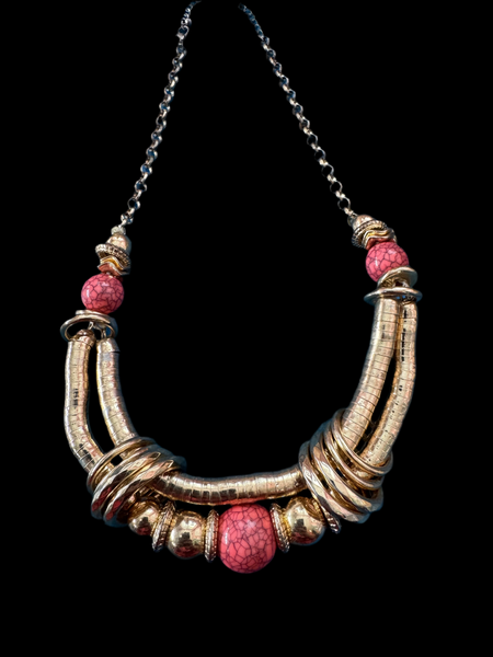 1980s GOLD NECKLACE WITH CORAL BEADS