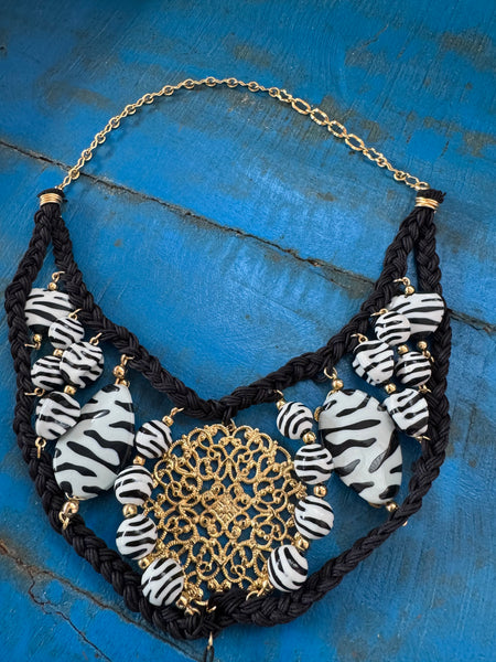 VINTAGE BLACK AND WHITE ZEBRA STYLE BEADS NECKLACE