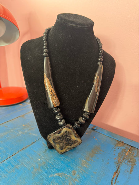 VINTAGE BOHO BLACK AND BROWN CHUNKY NECKLACE