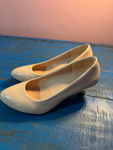 TOYAH BEIGE PATENT SHOES