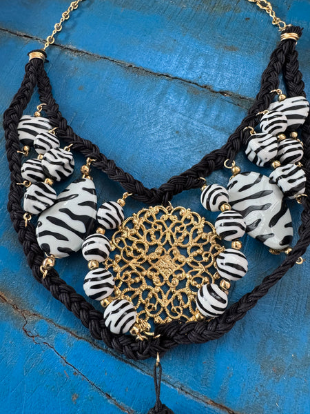 VINTAGE BLACK AND WHITE ZEBRA STYLE BEADS NECKLACE
