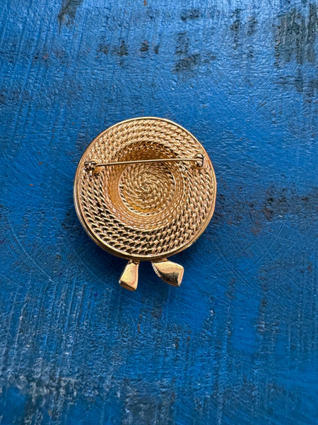 VINTAGE GOLD STRAW HAT WITH BOW STYLE LARGE BROOCH