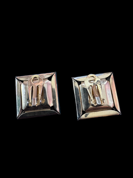 1970s VINTAGE GOLD METAL CLIP ON EARRINGS