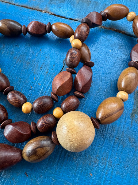 VINTAGE LONG NECKLACE WITH WOODEN BEADS