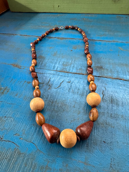 VINTAGE LONG NECKLACE WITH WOODEN BEADS