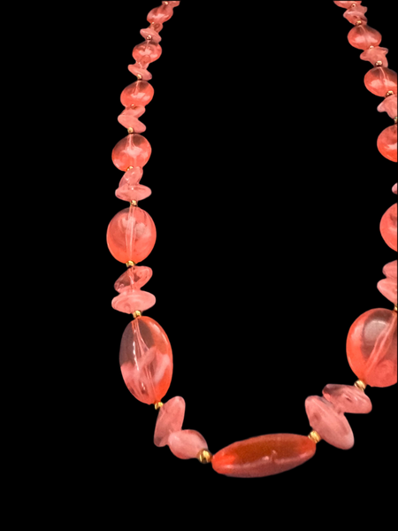 1960s CORAL PINK AND GOLD BEADS NECKLACE