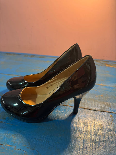 TOYAH BLACK PATENT HIGH HEELED SHOES