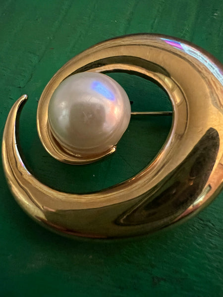 1980s LARGE GOLD AND PEARL BROOCH