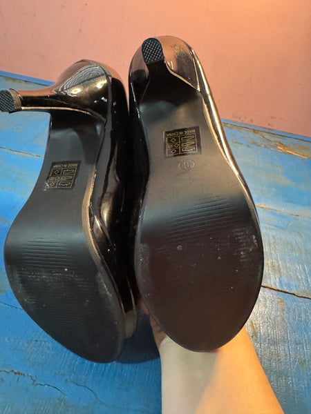 TOYAH BLACK PATENT HIGH HEELED SHOES