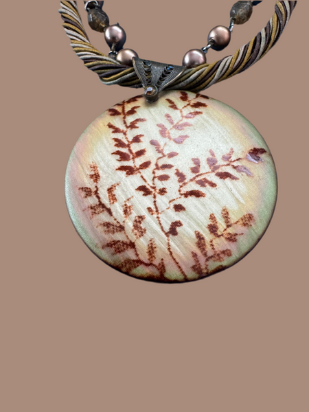 VINTAGE LEAVES DESIGN PENDANT NECKLACE