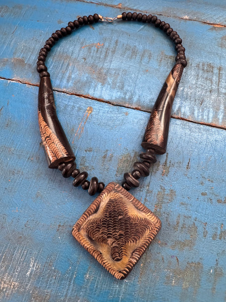 VINTAGE BOHO BLACK AND BROWN CHUNKY NECKLACE