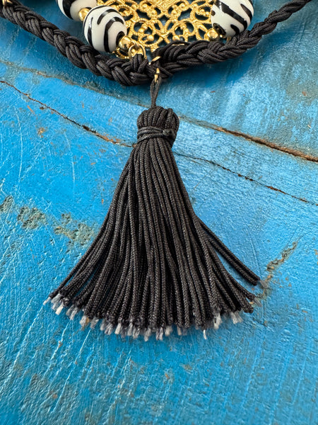 VINTAGE BLACK AND WHITE ZEBRA STYLE BEADS NECKLACE