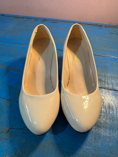 TOYAH BEIGE PATENT SHOES