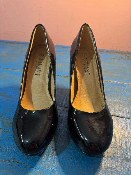 TOYAH BLACK PATENT HIGH HEELED SHOES