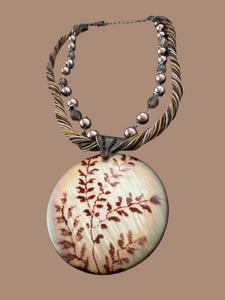 VINTAGE LEAVES DESIGN PENDANT NECKLACE