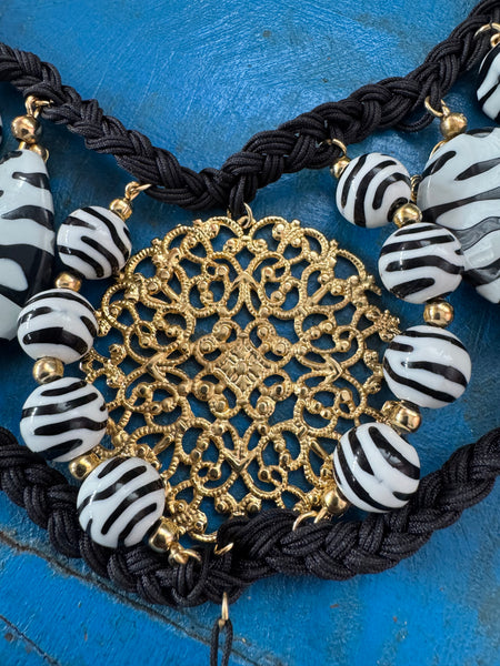 VINTAGE BLACK AND WHITE ZEBRA STYLE BEADS NECKLACE