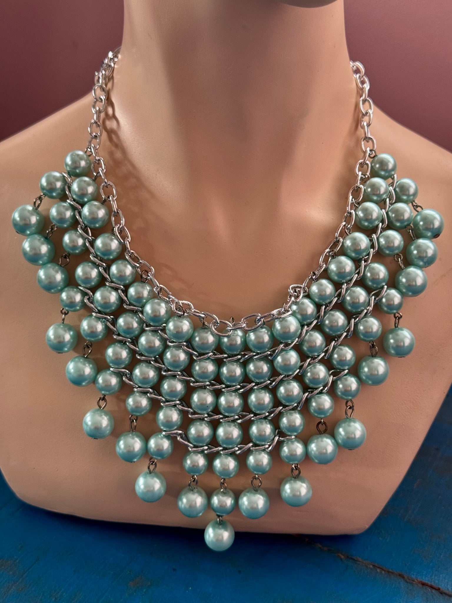 AQUA GREEN CASCADING PEARLS RETRO NECKLACE