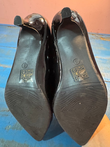 TOYAH BLACK PATENT LOWER HEELED SHOES