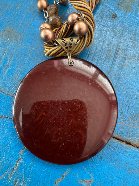 VINTAGE LEAVES DESIGN PENDANT NECKLACE