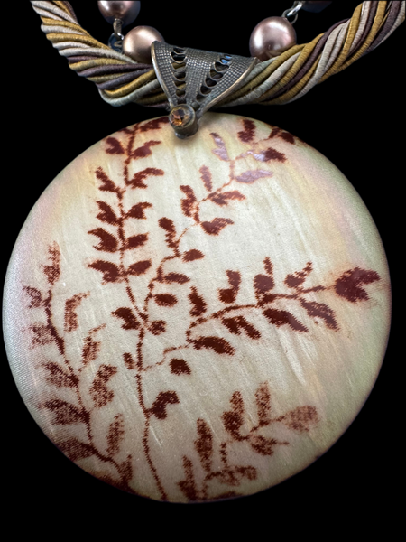 VINTAGE LEAVES DESIGN PENDANT NECKLACE