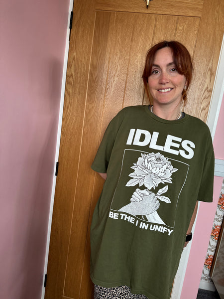 NEW IDLES BAND KHAKI GREEN AND WHITE T-SHIRT