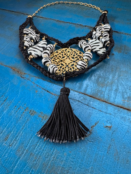 VINTAGE BLACK AND WHITE ZEBRA STYLE BEADS NECKLACE