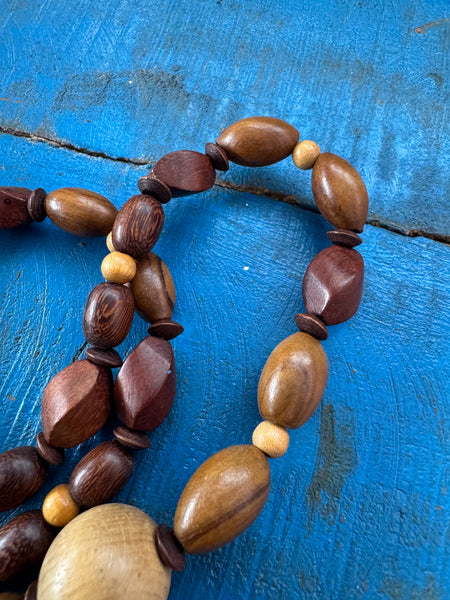 VINTAGE LONG NECKLACE WITH WOODEN BEADS