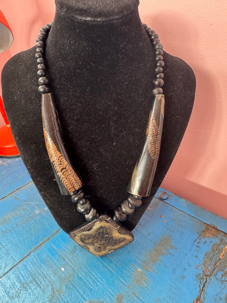 VINTAGE BOHO BLACK AND BROWN CHUNKY NECKLACE