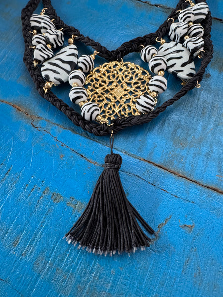 VINTAGE BLACK AND WHITE ZEBRA STYLE BEADS NECKLACE