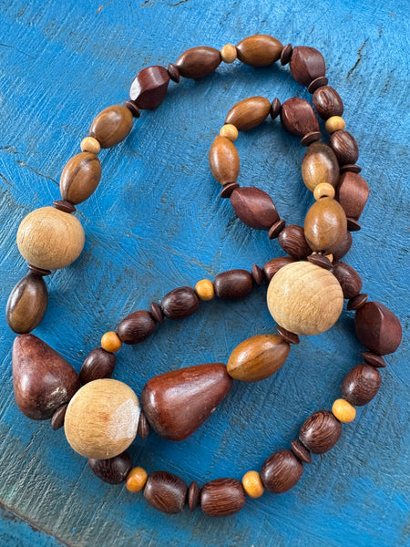 VINTAGE LONG NECKLACE WITH WOODEN BEADS