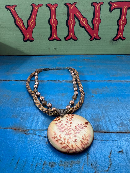 VINTAGE LEAVES DESIGN PENDANT NECKLACE
