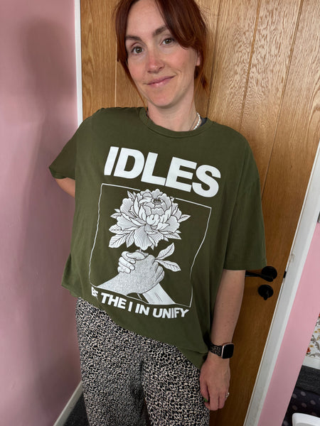 NEW IDLES BAND KHAKI GREEN AND WHITE T-SHIRT