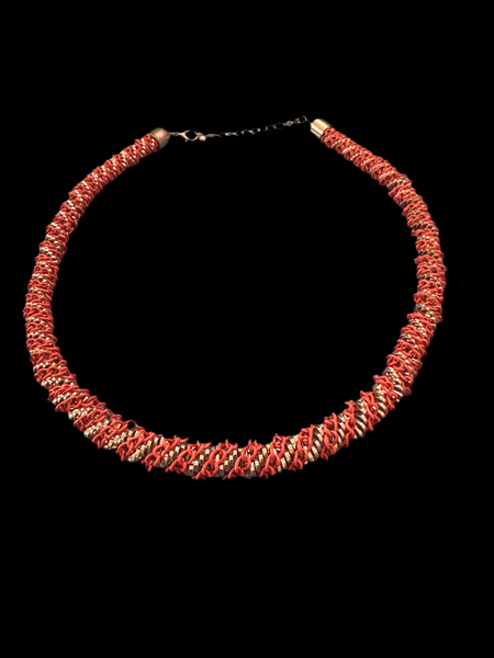 1980s ORANGE AND GOLD METAL COIL STYLE NECKLACE