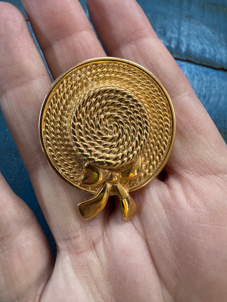 VINTAGE GOLD STRAW HAT WITH BOW STYLE LARGE BROOCH