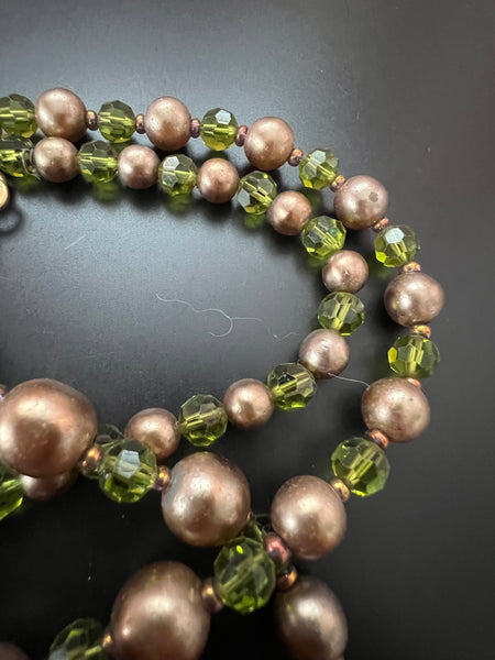 VINTAGE BROWN PEARLS AND GREEN BEADS NECKLACE